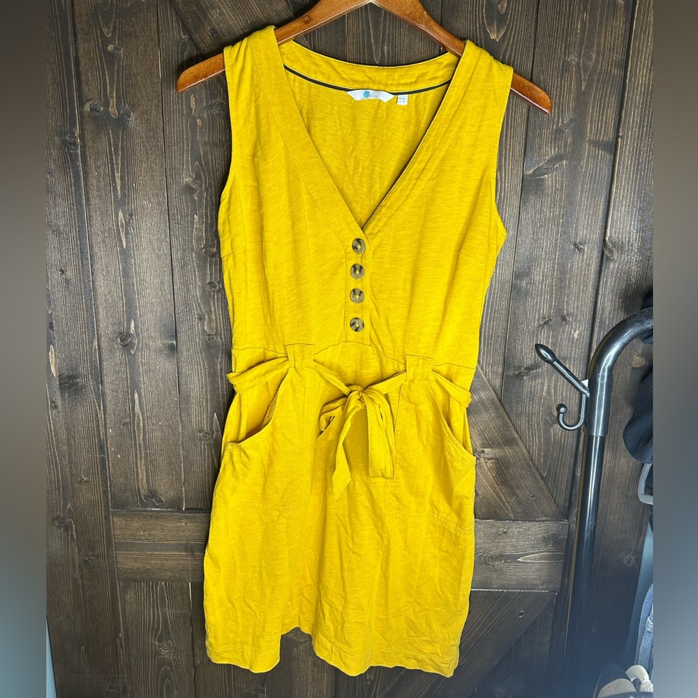 Pre-loved great condition Boden size 4 sleeveless dress with pockets